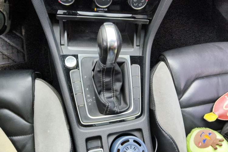 Used Volkswagen Golf 2017 280TSI Automatic R-Line Million-Vehicle Commemorative Edition Gear Lever