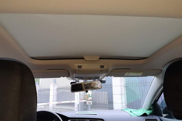 Used Volkswagen Golf 2017 1.6L Automatic Comfort Million-Vehicle Anniversary Edition Headliner