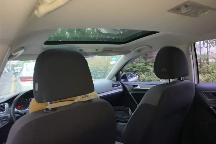 Used Volkswagen Golf 2017 1.6L Automatic Comfort Million-Vehicle Anniversary Edition Headliner