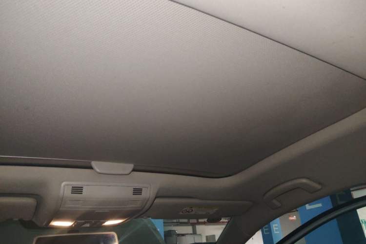 Used Volkswagen Golf 2017 1.6L Automatic Comfort Million-Vehicle Anniversary Edition Headliner