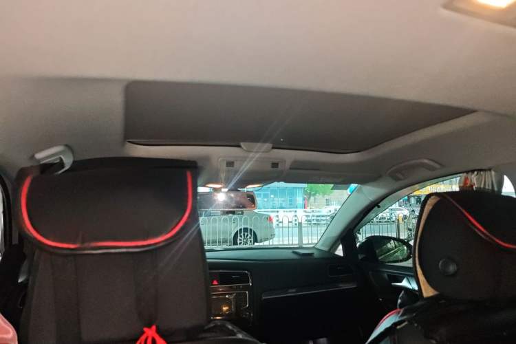 Used Volkswagen Golf 2017 1.6L Automatic Comfort Million-Vehicle Anniversary Edition Headliner