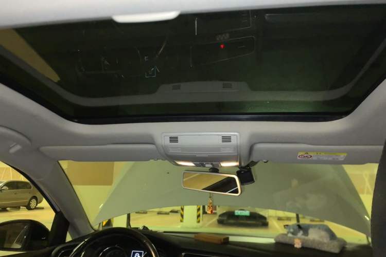 Used Volkswagen Golf 2017 1.6L Automatic Comfort Million-Vehicle Anniversary Edition Headliner