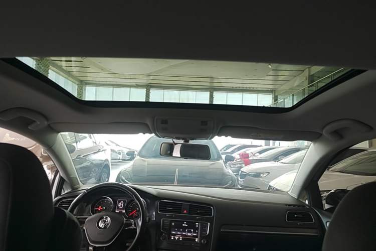 Used Volkswagen Golf 2017 1.6L Automatic Comfort Million-Vehicle Anniversary Edition Headliner