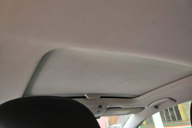 Used Volkswagen Golf 2017 1.6L Automatic Comfort Million-Vehicle Anniversary Edition Headliner