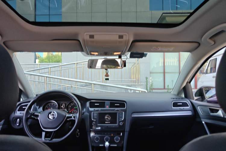 Used Volkswagen Golf 2017 1.6L Automatic Comfort Million-Vehicle Anniversary Edition Headliner