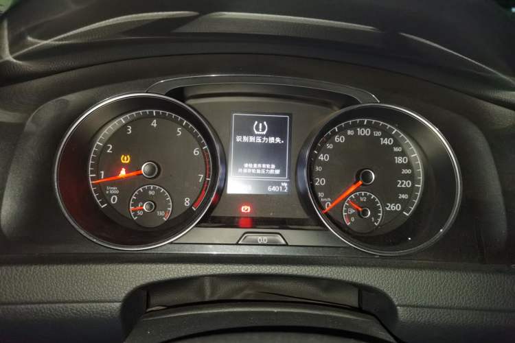 Used Volkswagen Golf 2017 230TSI Automatic Comfort Edition – Celebrating Milestone of One Million Units Instrument Cluster