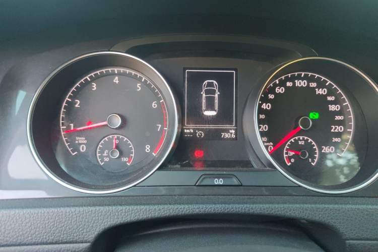 Used Volkswagen Golf 2017 1.6L Automatic Comfort Million-Vehicle Anniversary Edition Instrument Cluster