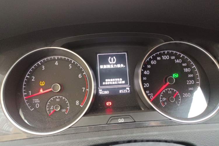 Used Volkswagen Golf 2017 230TSI Automatic Comfort Edition – Celebrating Milestone of One Million Units Instrument Cluster