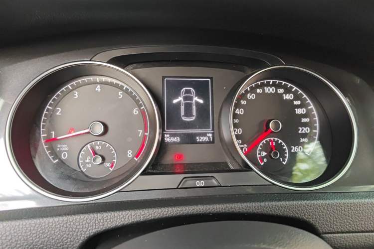 Used Volkswagen Golf 2017 230TSI Automatic Comfort Edition – Celebrating Milestone of One Million Units Instrument Cluster