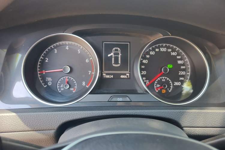 Used Volkswagen Golf 2017 230TSI Automatic Comfort Edition – Celebrating Milestone of One Million Units Instrument Cluster