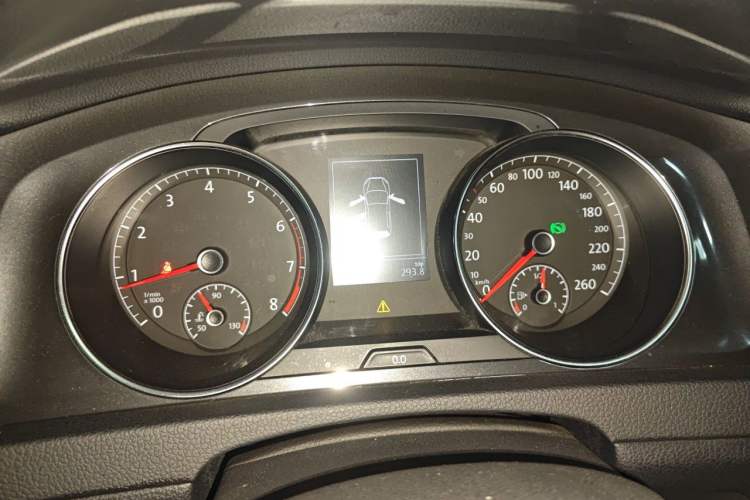 Used Volkswagen Golf 2017 1.6L Automatic Comfort Million-Vehicle Anniversary Edition Instrument Cluster