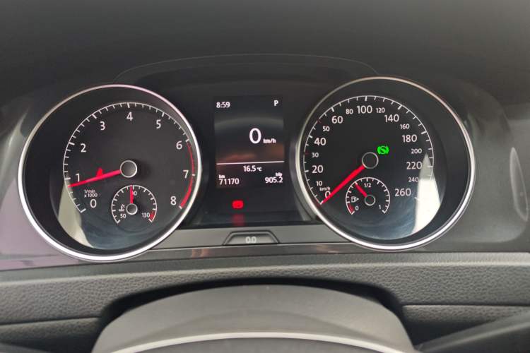 Used Volkswagen Golf 2017 230TSI Automatic Comfort Edition – Celebrating Milestone of One Million Units Instrument Cluster