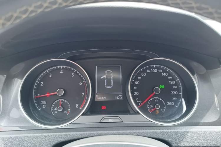 Used Volkswagen Golf 2017 230TSI Automatic Comfort Edition – Celebrating Milestone of One Million Units Instrument Cluster
