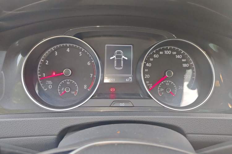 Used Volkswagen Golf 2017 230TSI Automatic Comfort Edition – Celebrating Milestone of One Million Units Instrument Cluster