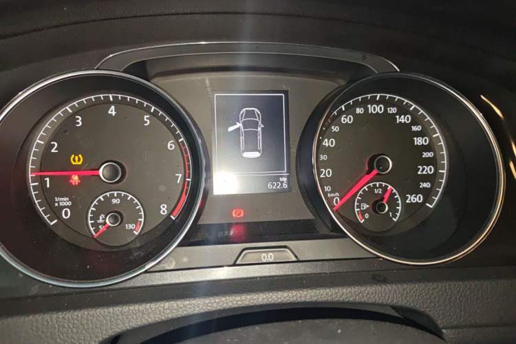 Used Volkswagen Golf 2017 230TSI Automatic Comfort Edition – Celebrating Milestone of One Million Units Instrument Cluster