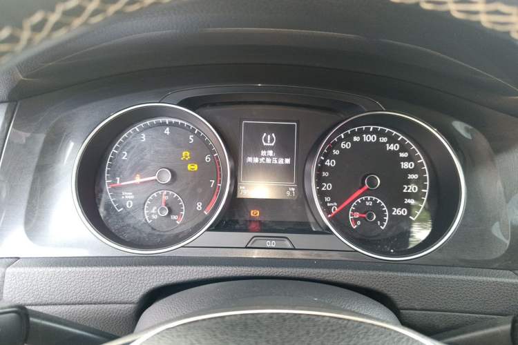 Used Volkswagen Golf 2017 230TSI Automatic Comfort Edition – Celebrating Milestone of One Million Units Instrument Cluster