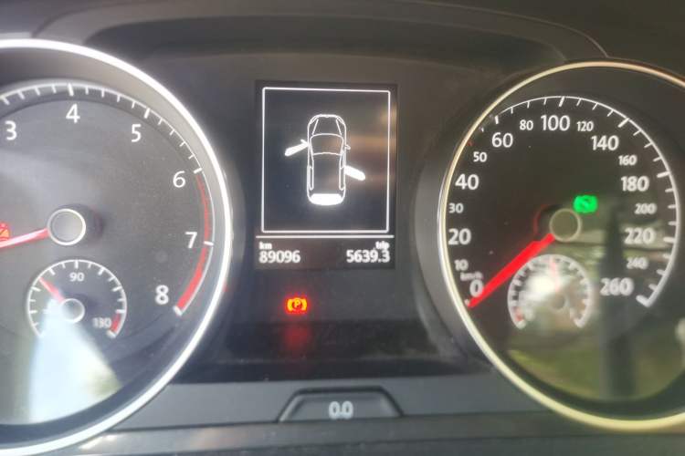 Used Volkswagen Golf 2017 1.6L Automatic Comfort Million-Vehicle Anniversary Edition Instrument Cluster