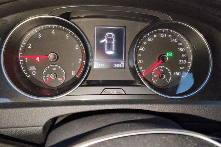 Used Volkswagen Golf 2017 230TSI Automatic Comfort Edition – Celebrating Milestone of One Million Units Instrument Cluster