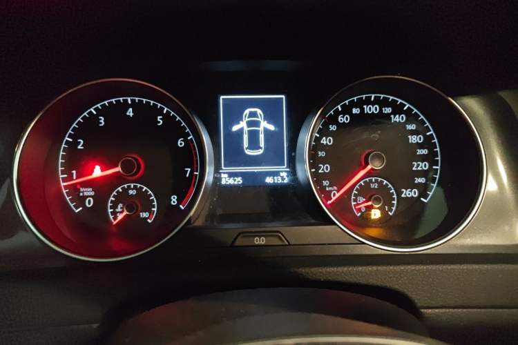 Used Volkswagen Golf 2017 230TSI Automatic Comfort Edition – Celebrating Milestone of One Million Units Instrument Cluster