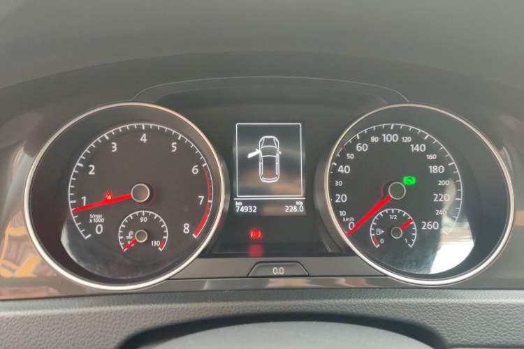 Used Volkswagen Golf 2017 1.6L Automatic Comfort Million-Vehicle Anniversary Edition Instrument Cluster