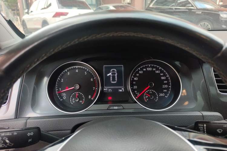 Used Volkswagen Golf 2017 1.6L Automatic Comfort Million-Vehicle Anniversary Edition Instrument Cluster