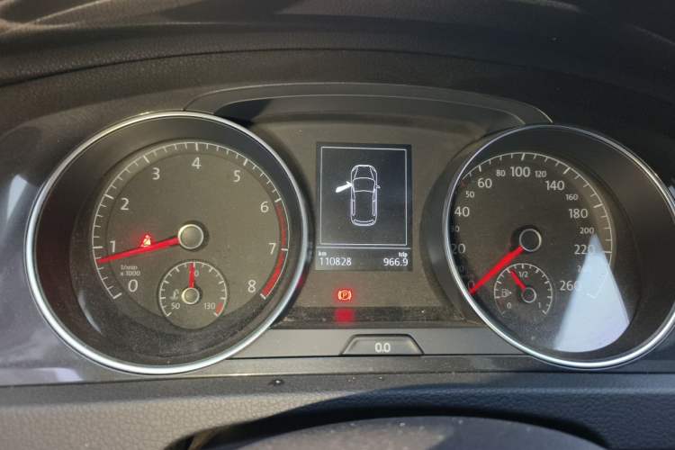 Used Volkswagen Golf 2017 1.6L Automatic Comfort Million-Vehicle Anniversary Edition Instrument Cluster