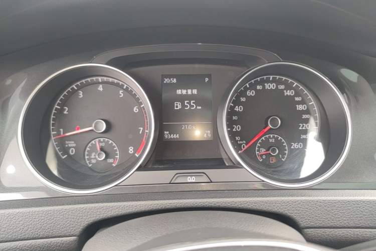 Used Volkswagen Golf 2017 230TSI Automatic Comfort Edition – Celebrating Milestone of One Million Units Instrument Cluster