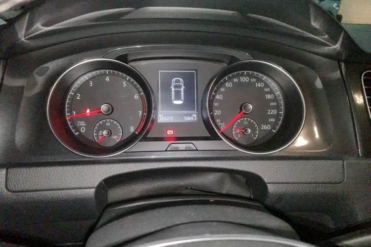 Used Volkswagen Golf 2017 1.6L Automatic Comfort Million-Vehicle Anniversary Edition Instrument Cluster