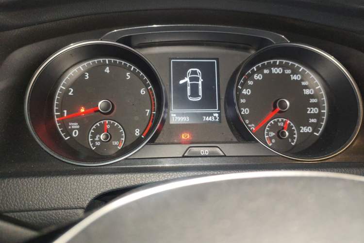 Used Volkswagen Golf 2017 1.6L Automatic Comfort Million-Vehicle Anniversary Edition Instrument Cluster