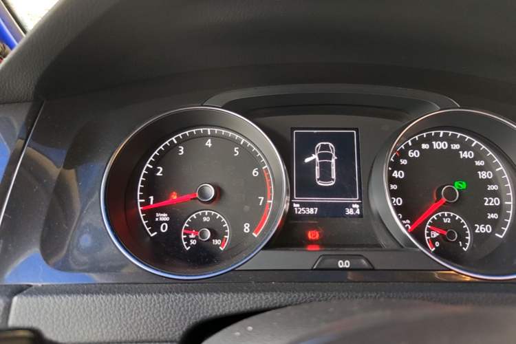 Used Volkswagen Golf 2017 230TSI Automatic Comfort Edition – Celebrating Milestone of One Million Units Instrument Cluster