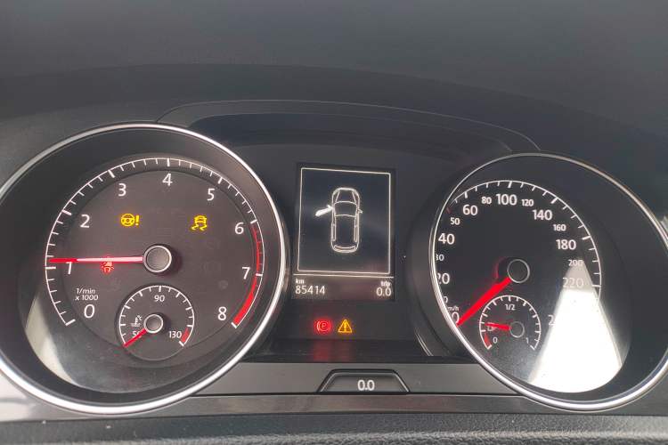 Used Volkswagen Golf 2017 1.6L Automatic Comfort Million-Vehicle Anniversary Edition Instrument Cluster