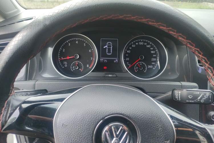 Used Volkswagen Golf 2017 230TSI Automatic Comfort Edition – Celebrating Milestone of One Million Units Instrument Cluster