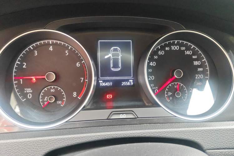 Used Volkswagen Golf 2017 230TSI Automatic Comfort Edition – Celebrating Milestone of One Million Units Instrument Cluster