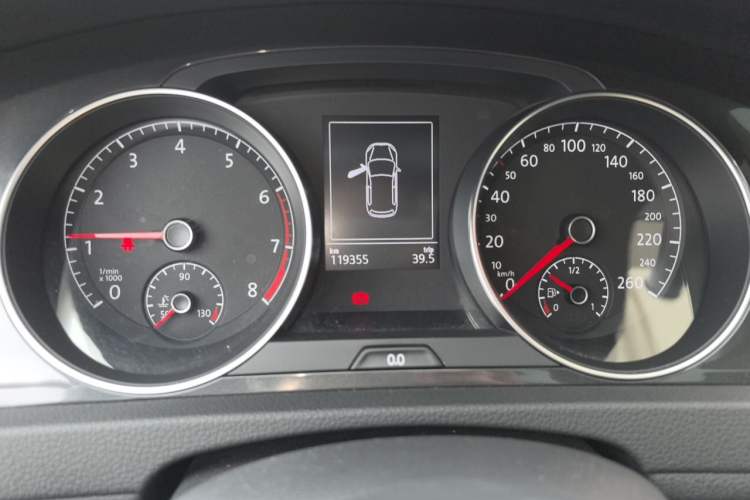 Used Volkswagen Golf 2017 230TSI Automatic Comfort Edition – Celebrating Milestone of One Million Units Instrument Cluster