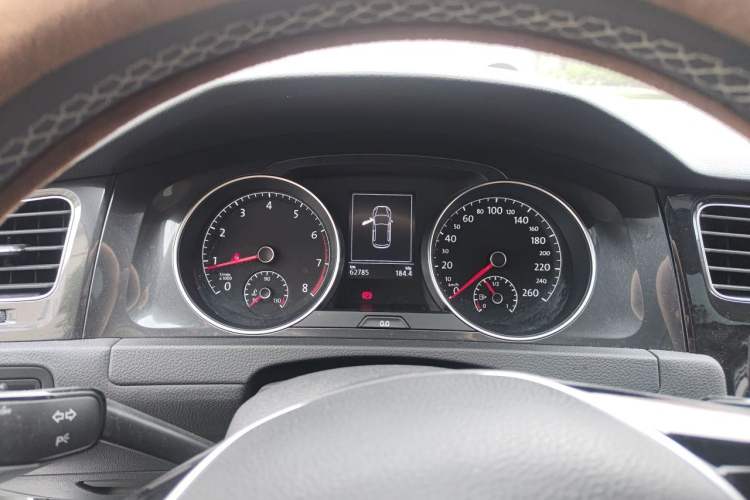 Used Volkswagen Golf 2017 1.6L Automatic Comfort Million-Vehicle Anniversary Edition Instrument Cluster