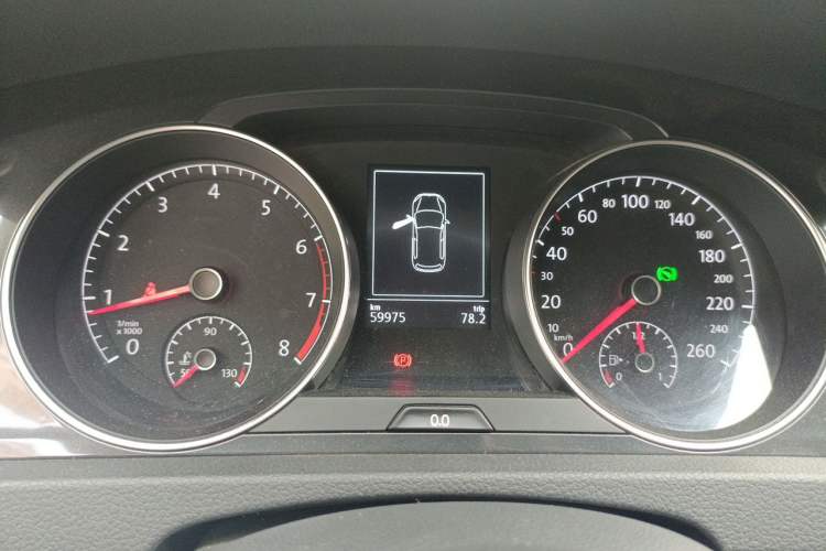 Used Volkswagen Golf 2017 1.6L Automatic Comfort Million-Vehicle Anniversary Edition Instrument Cluster