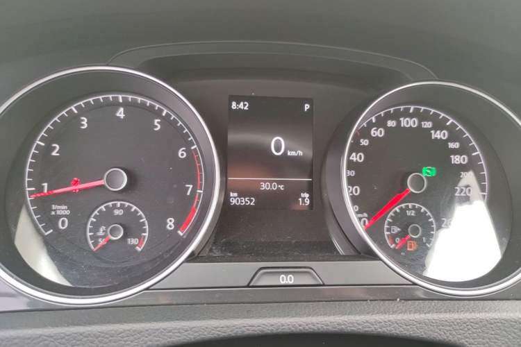 Used Volkswagen Golf 2017 1.6L Automatic Comfort Million-Vehicle Anniversary Edition Instrument Cluster
