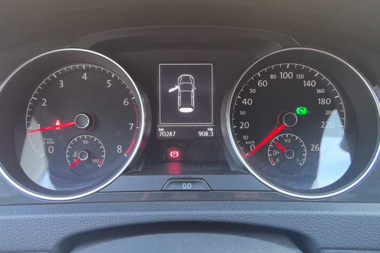 Used Volkswagen Golf 2017 1.6L Automatic Comfort Million-Vehicle Anniversary Edition Instrument Cluster