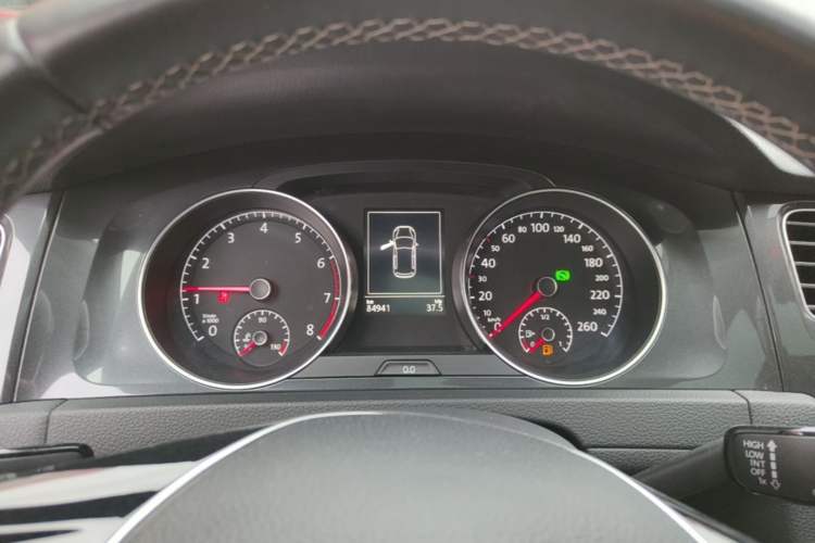 Used Volkswagen Golf 2017 230TSI Automatic Comfort Edition – Celebrating Milestone of One Million Units Instrument Cluster