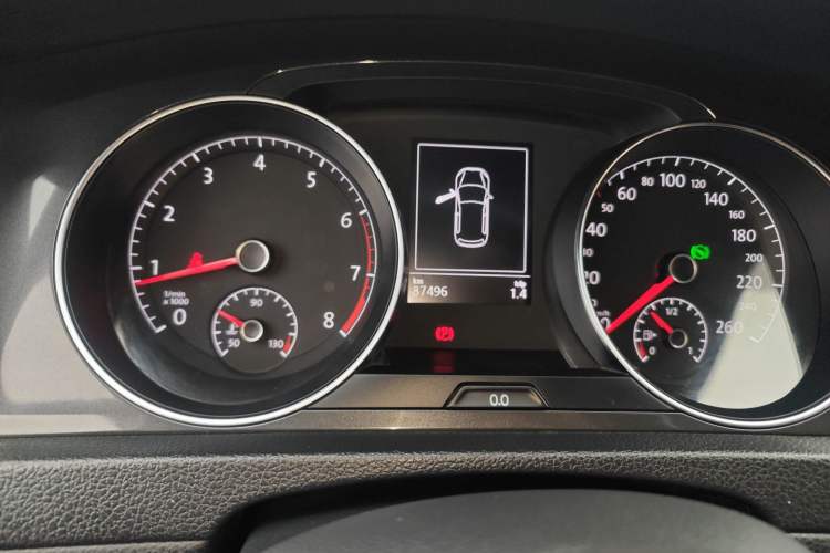 Used Volkswagen Golf 2017 1.6L Automatic Comfort Million-Vehicle Anniversary Edition Instrument Cluster