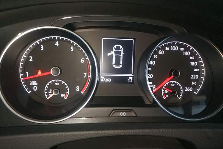 Used Volkswagen Golf 2017 230TSI Automatic Comfort Edition – Celebrating Milestone of One Million Units Instrument Cluster