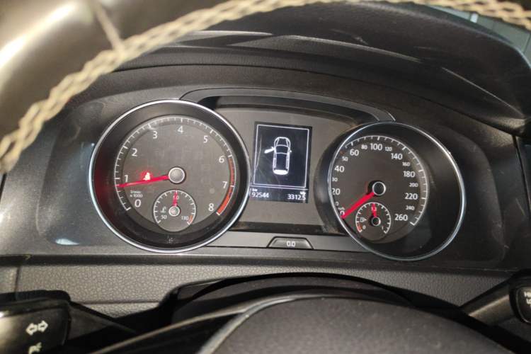 Used Volkswagen Golf 2017 1.6L Automatic Comfort Million-Vehicle Anniversary Edition Instrument Cluster