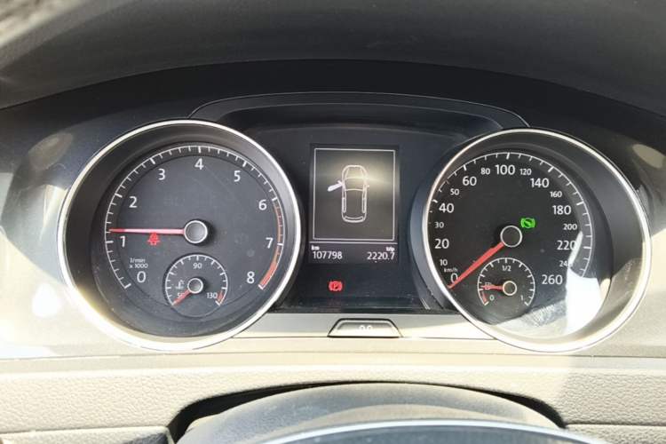 Used Volkswagen Golf 2017 230TSI Automatic Comfort Edition – Celebrating Milestone of One Million Units Instrument Cluster