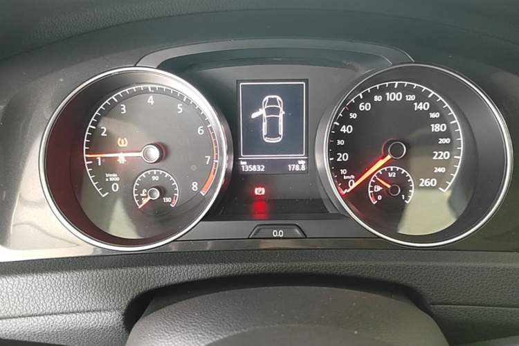Used Volkswagen Golf 2017 1.6L Automatic Comfort Million-Vehicle Anniversary Edition Instrument Cluster