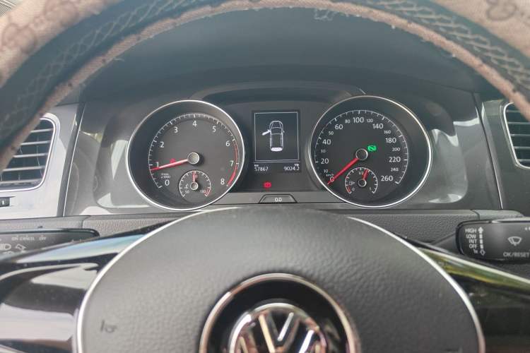 Used Volkswagen Golf 2017 1.6L Automatic Comfort Million-Vehicle Anniversary Edition Instrument Cluster