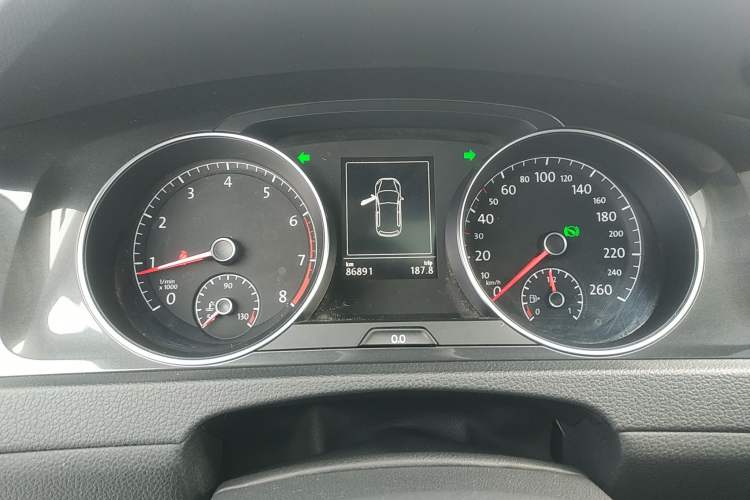 Used Volkswagen Golf 2017 230TSI Automatic Comfort Edition – Celebrating Milestone of One Million Units Instrument Cluster