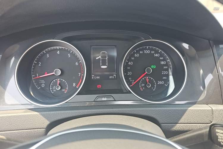 Used Volkswagen Golf 2017 230TSI Automatic Comfort Edition – Celebrating Milestone of One Million Units Instrument Cluster