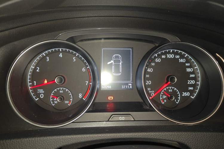 Used Volkswagen Golf 2017 230TSI Automatic Comfort Edition – Celebrating Milestone of One Million Units Instrument Cluster