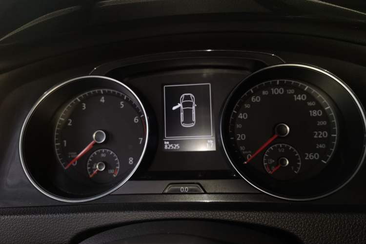 Used Volkswagen Golf 2017 230TSI Automatic Comfort Edition – Celebrating Milestone of One Million Units Instrument Cluster