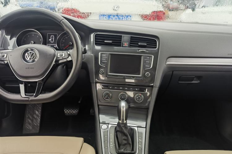 Used Volkswagen Golf 2017 230TSI Automatic Luxury Million-Vehicle Commemorative Edition Interior 1